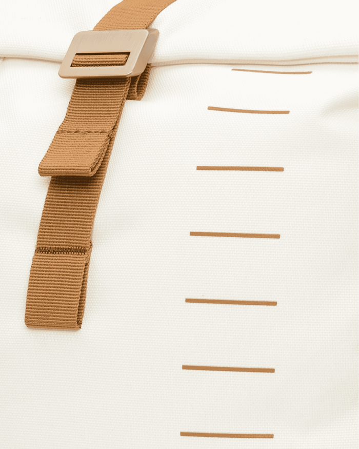 Essential Backpack 24L Oatmilk